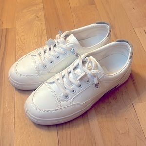 Women’s white tennis shoes with rhinestone laces Size 7